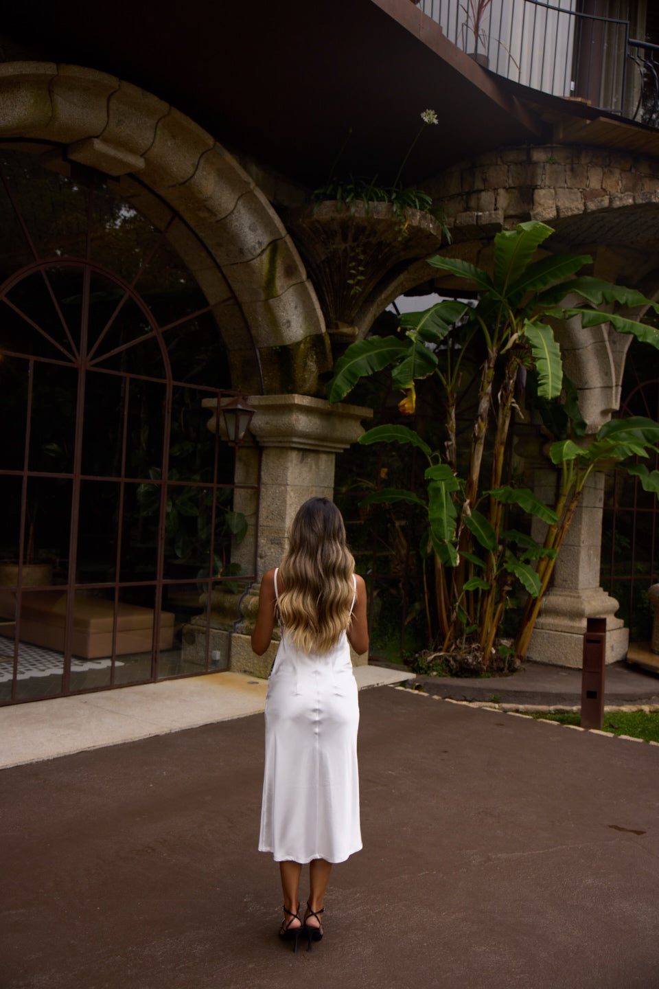 Robe en satin blanc prévente