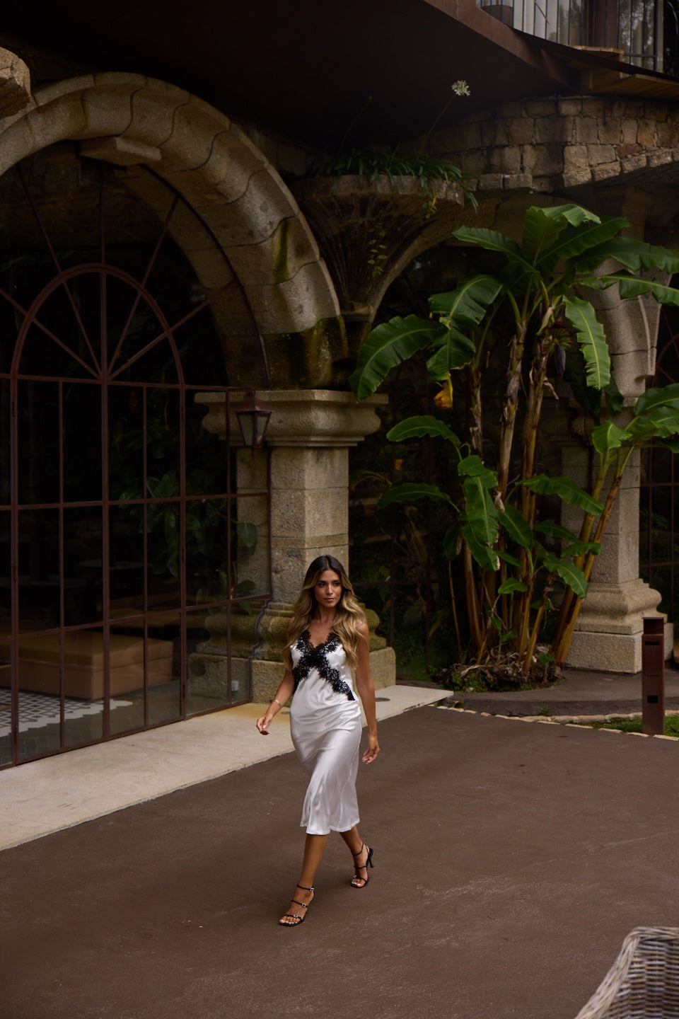 Robe en satin blanc prévente